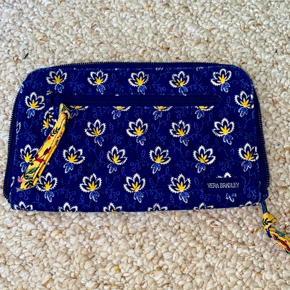Vera Bradley cc, checkbook wristlet